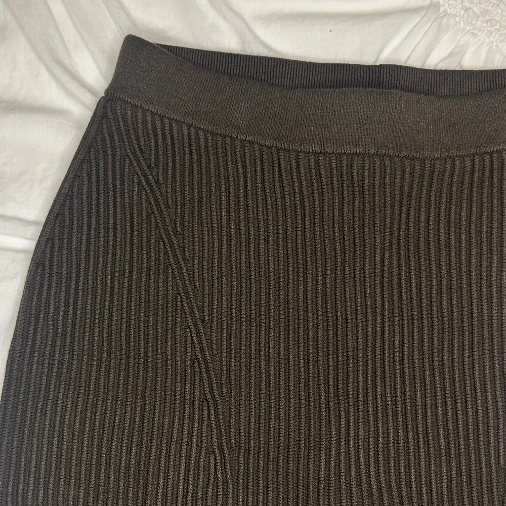 ALO Yoga Denim Knit High Waist Skirt Espresso/Black